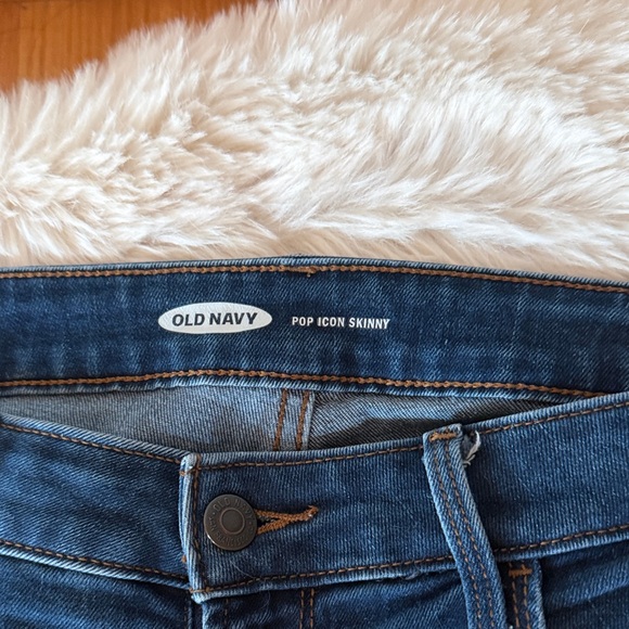 7 Pairs of Women's Jeans in Various Blue Shades, Size 10 - Picture 15 of 16